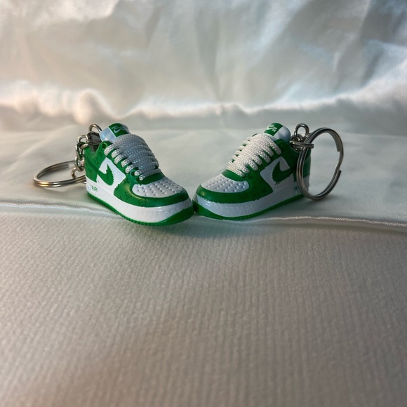 Accessories - Fashion Green and White Keychain